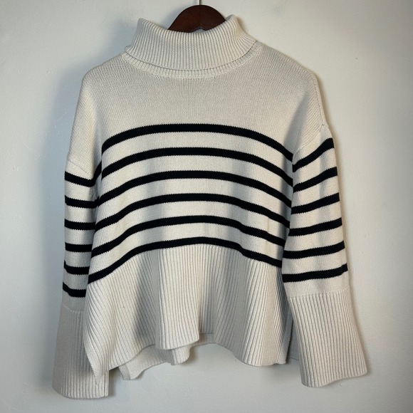GAP Sweaters - Gap Turtleneck Sweater Women Medium Petite Cream Navy Blue Striped Cotton Knit